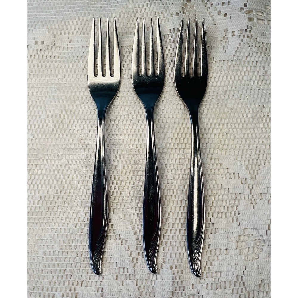 WM Rogers & Son Stainless Dinner Forks Set of 3 Wheat Scroll Pattern USA